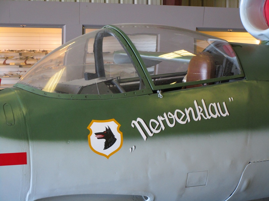 "Nervenklau" ("Nerve Jangler") - Heinkel He 162A-2 Volksjäger (Werk Nummer 120077) at Planes of Fame in Chino, California (2015)